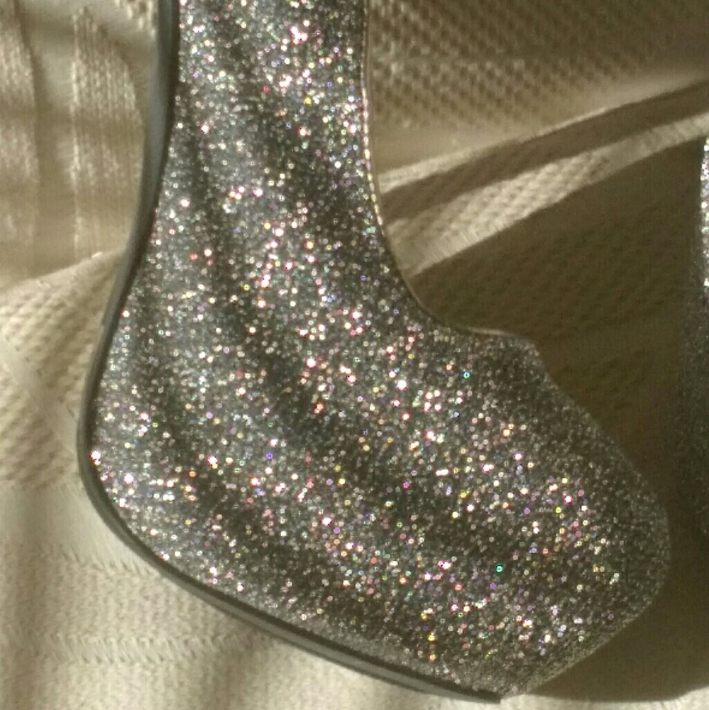 SILVER SPARKLY PUMPS - Picture 4 of 6